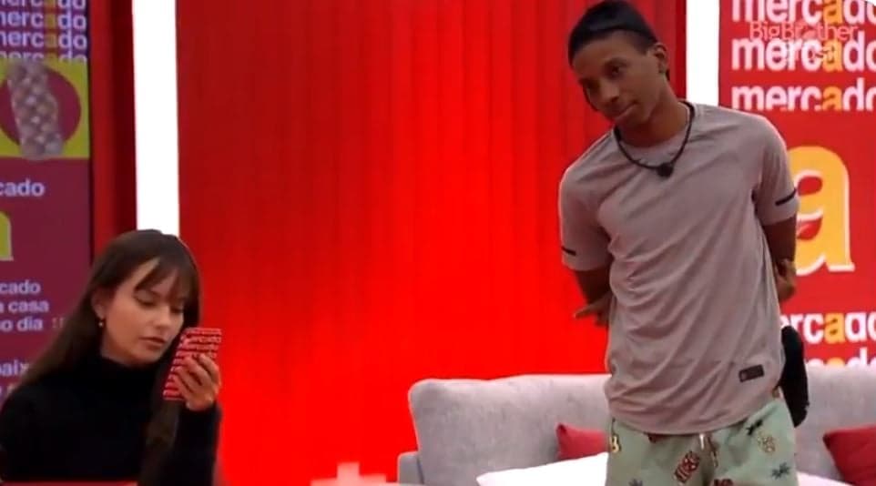 BBB21: Thaís maltrata Lucas nas compras da xepa e dispara: "Não fala"
