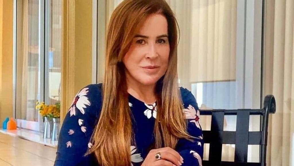 Zilu tira a roupa, dá o troco em Zezé e mostra partes íntimas com lingerie transparente: "Gostosa"