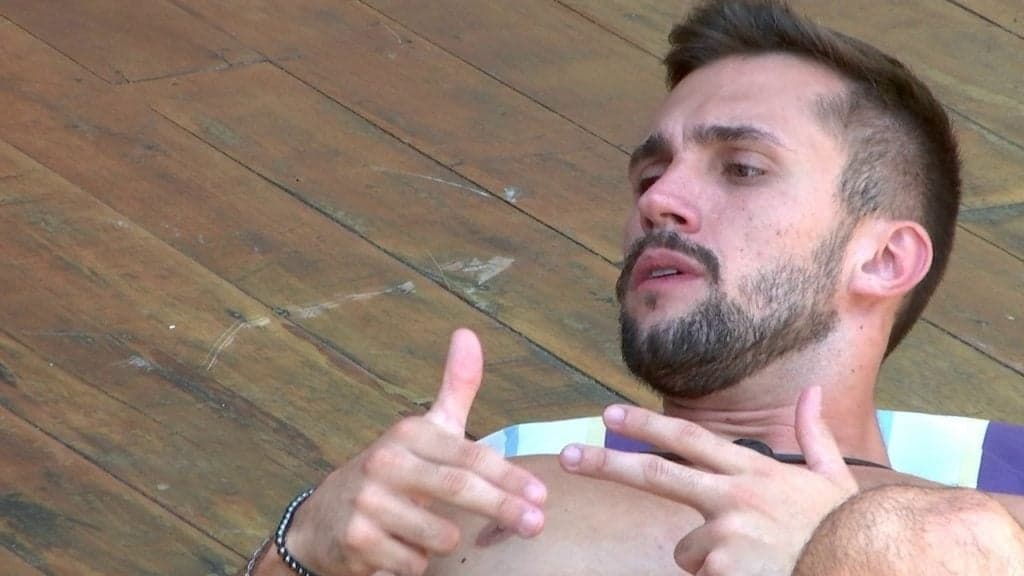 BBB21: Arthur vai aos prantos por comida, quase perde a cabeça e desabafa: "Chegando nesse ponto"