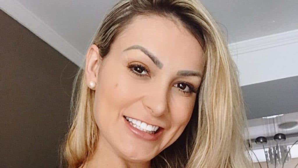 Andressa Urach, no Dia da Mulher, tira tudo, expõe parte íntima gigante e marmanjos caem matando: "Meu Deus"