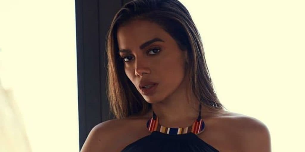 Anitta urra de dor ao fazer tatuagem no c*, mostra resultado e revela quanto pagou ao cair em armadilha