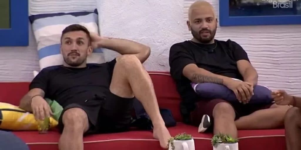 BBB21: Arthur se volta contra Carla Diaz e junto com Projota detona a atriz: "Falta senso"