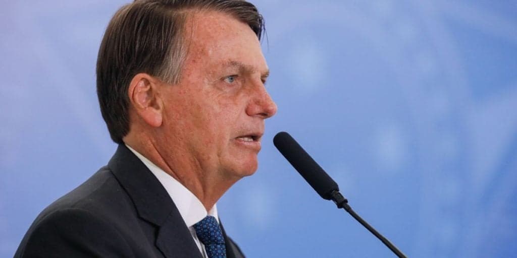 Bolsonaro, em meio a crise na saúde brasileira, anuncia criação de comitê contra a Covid-19