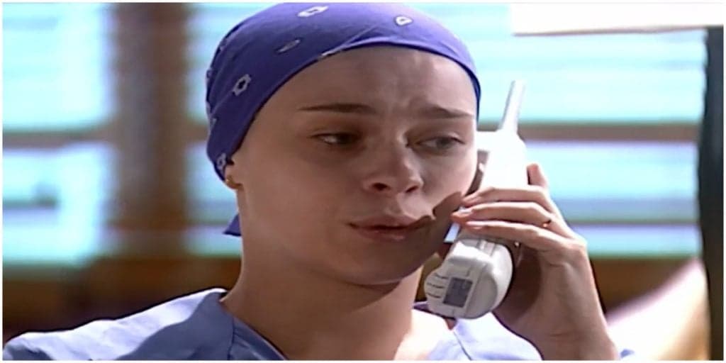 Laços de Família: Camila se desespera, clama por Helena e preocupa: "Deve ter piorado”