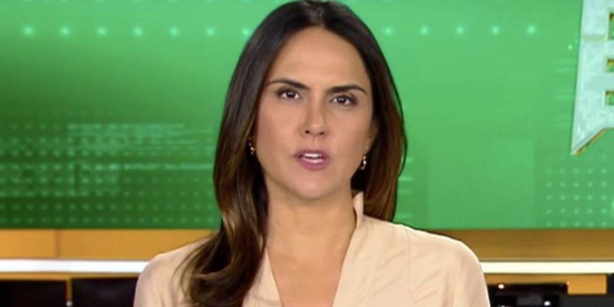 Carla Cecato, demitida por e-mail de maneira humilhante, faz vídeo suplicando: "Peçam para amigos" Carla Cecato, demitida por e-mail de maneira humilhante, faz vídeo suplicando: "Peçam para amigos"
