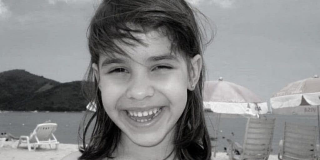Isabella Nardoni, 13 anos após assassinato cruel, surge em carta psicografada devastadora: "Sou somente um fruto"