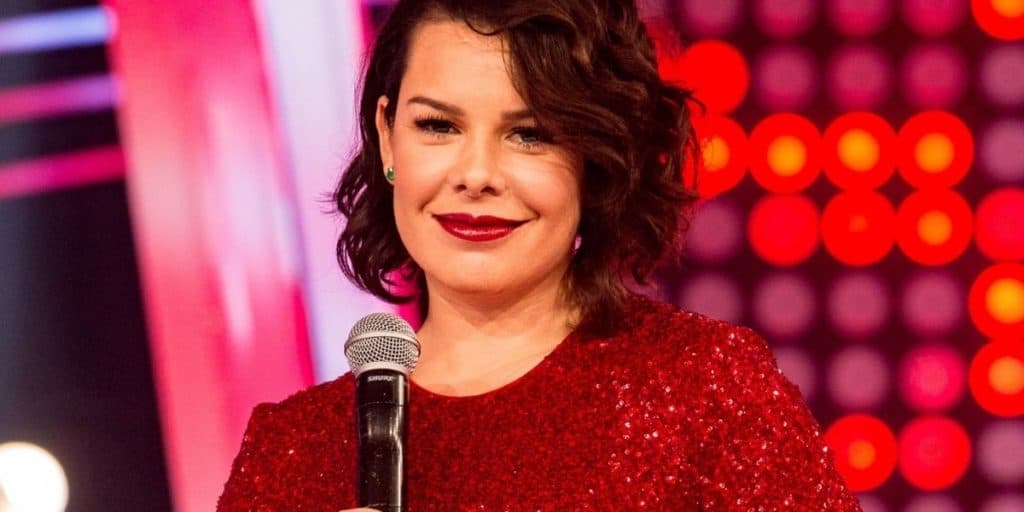 Fernanda Souza surge deitada, após detonar fim com Thiaguinho, expor amor à loira e confirma verdade: "Em 2018"