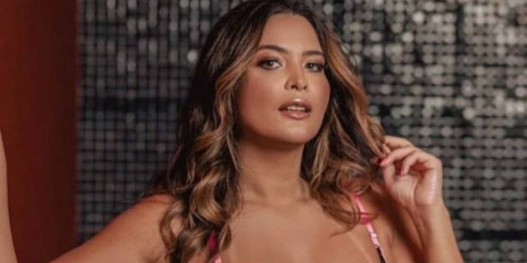 Geisy Arruda expõe sobre genital larga, vira de costas com fio-dental enfiado e escandaliza: "Hoje é dia"