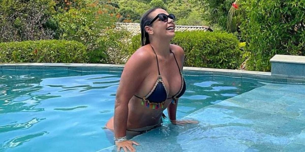Carla Perez em Noronha, com cliques pra lá de ousados (Foto: Reprodução / Instagram)