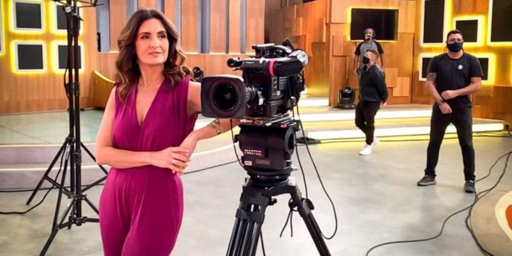 Fátima Bernardes interrompe programa, aponta dedo e escorraça famoso ao vivo: "Cuidado com a língua"
