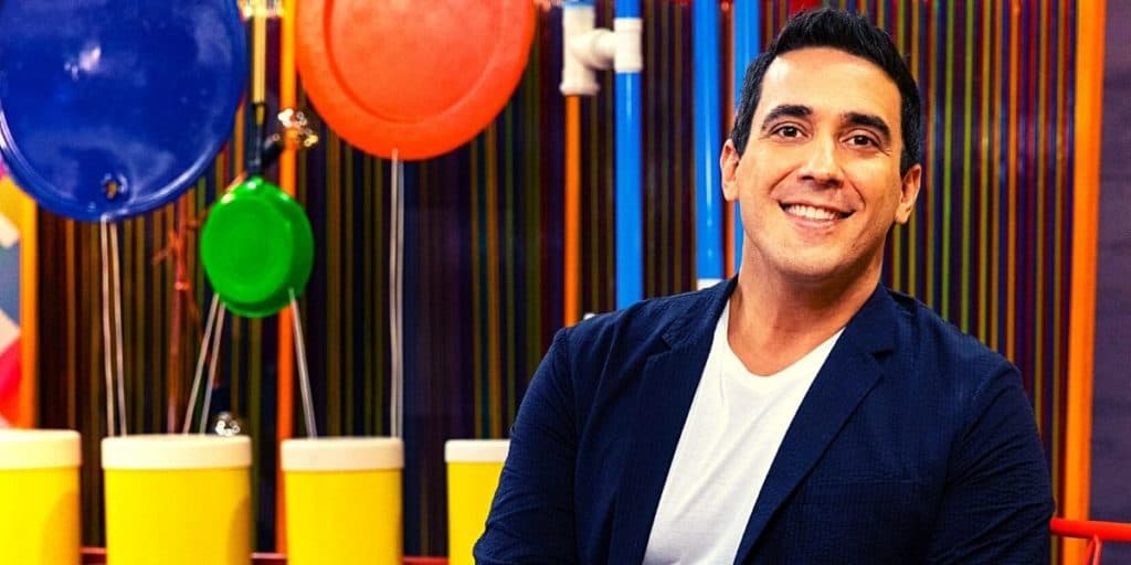 André Marques arranca a roupa e mostra tudo, exibe tanquinho e volumão fica escancarado