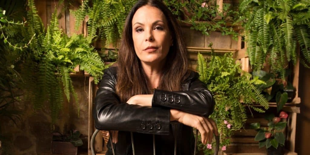 Carolina Ferraz, após anunciar saída da Record e expor vício cruel, desaba em anúncio: "Esperando o fim"