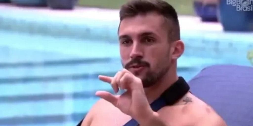 BBB21: Arthur se gaba por tamanho de genital, entra em contradição, diminui 2cm e revela: "Jonas de Conduru"