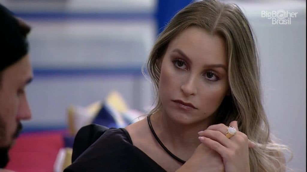 BBB21: Após tudo, Carla corre atrás de Arthur e se declara: "Você fica comigo?"