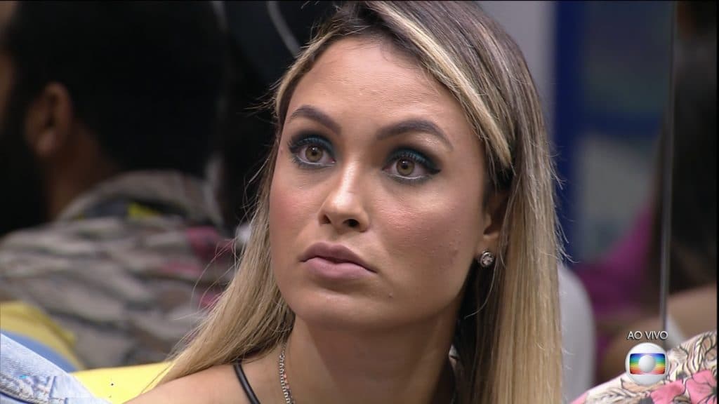 Tiago Leifert interrompe BBB21 após Sarah debochar e dá recado urgente sobre covid: "Não acabou"