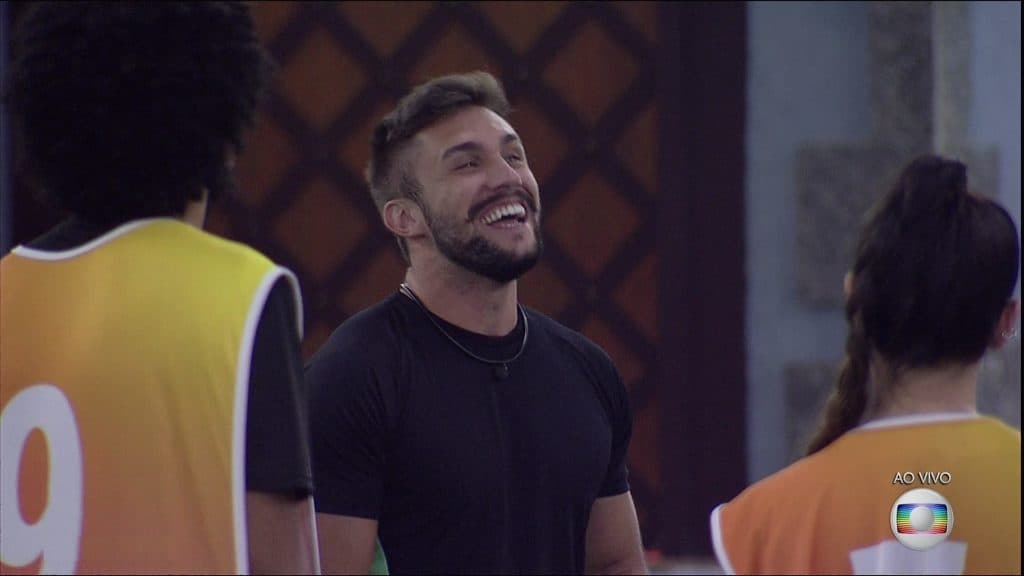 BBB21: Arthur ganha prova do líder e garante mais uma semana na casa