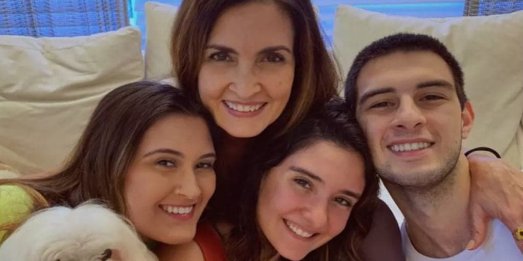 Filho de Fátima Bernardes se assume, ganha apoio da mãe e esposa de William Bonner se envolve: “Muito amor”