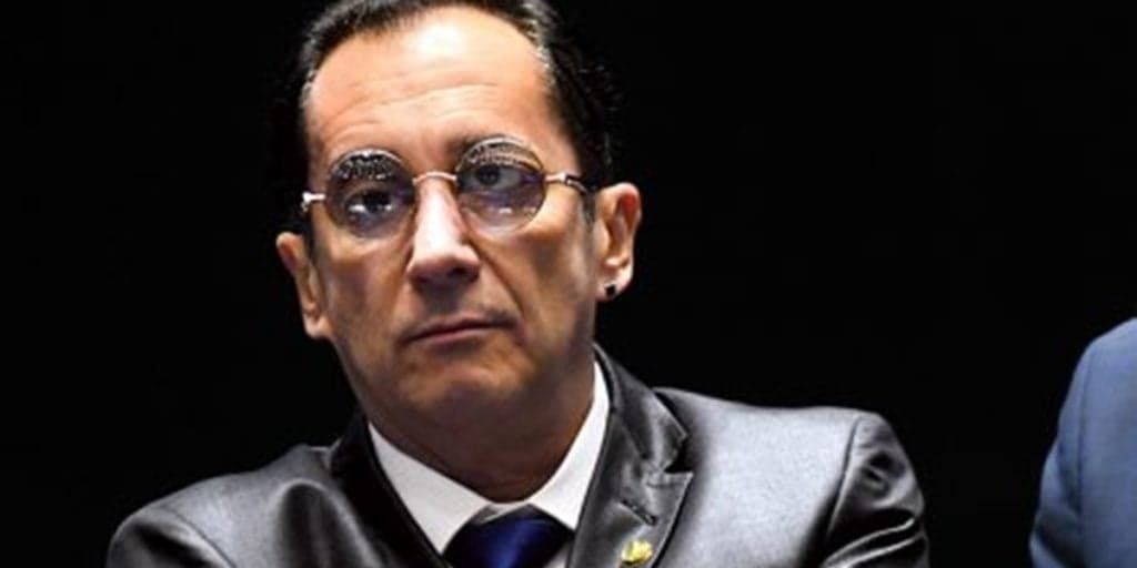 Kajuru expõe relação sexual com outro homem, cirurgia no pênis e choca ao armar 'sequestro'