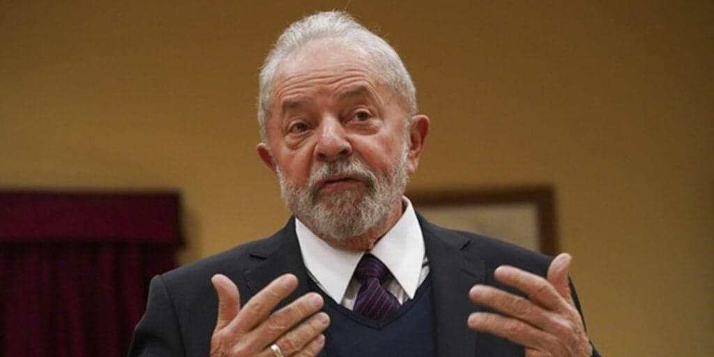 Após pesquisa eleitoral indo pra cima de Bolsonaro, Lula faz discurso e decreta: "Não tenham medo de mim"