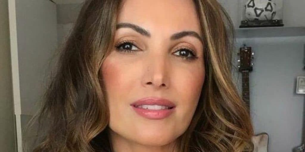 Patrícia Poeta surge em foto "matadora" na cama antes de dormir e causa euforia no público: "Maravilhosa"