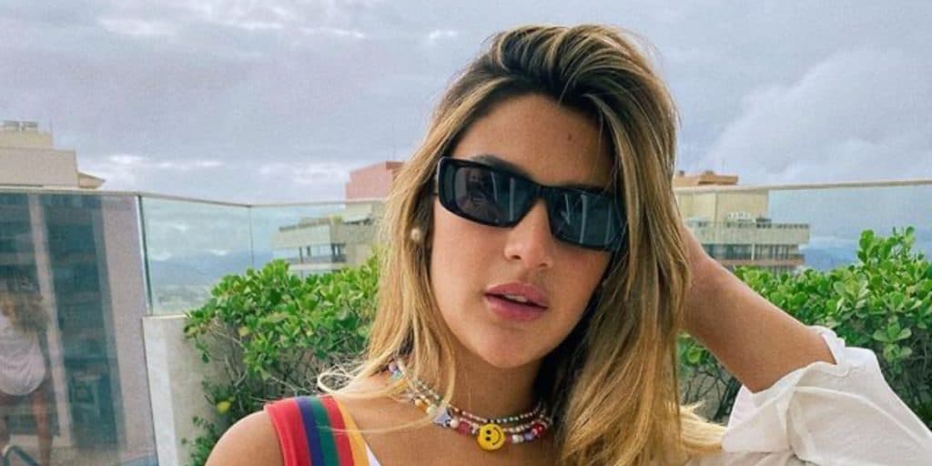 Giulia Costa é flagrada de pernas abertas, parte íntima explode e fetiche é exposto: "Tarado"