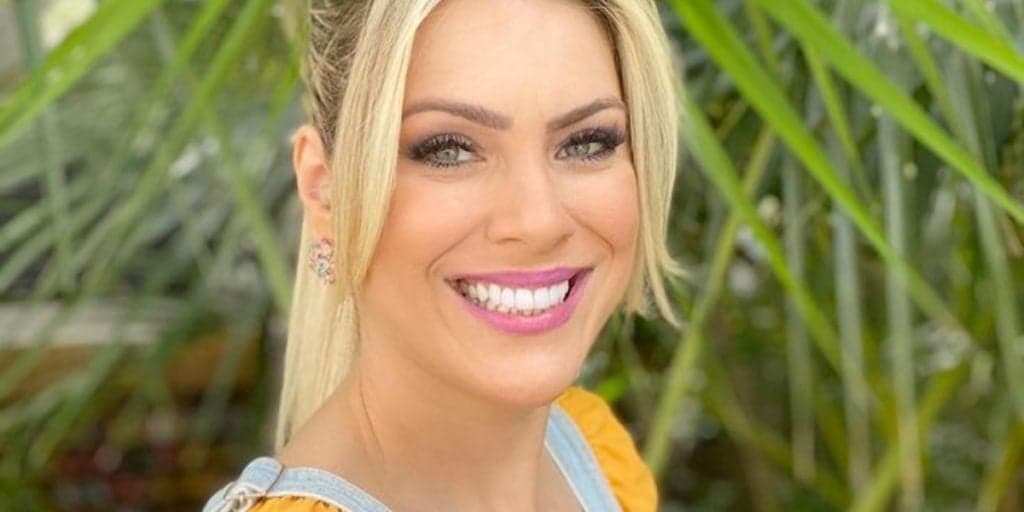 Renata Fan comanda o Jogo Aberto na Band (Foto reprodução)