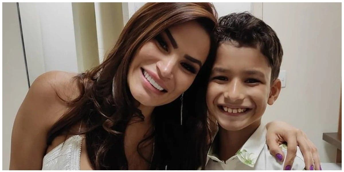 Ex-Fazenda se arrependeu de se afastar do filho Ex-Fazenda se arrependeu de se afastar do filho