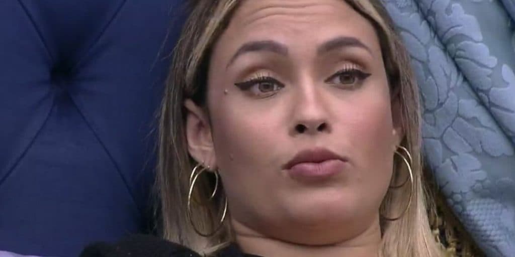 Juliette questiona Sarah sobre combinação de voto e sister mente na cara dura: "Não sabia"
