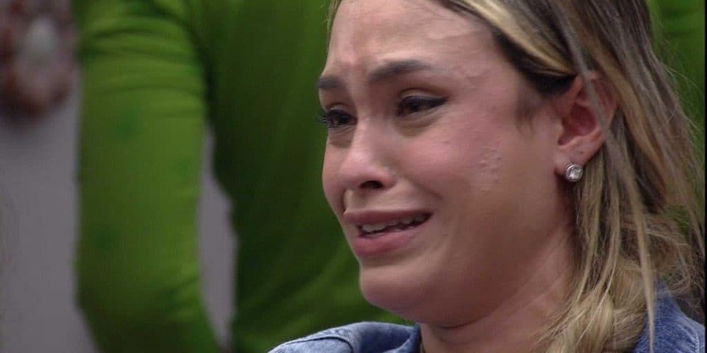 Sarah apunhala Juliette no BBB, sofre castigo, tem crise de choro e saída antes do resultado do Paredão é anunciada