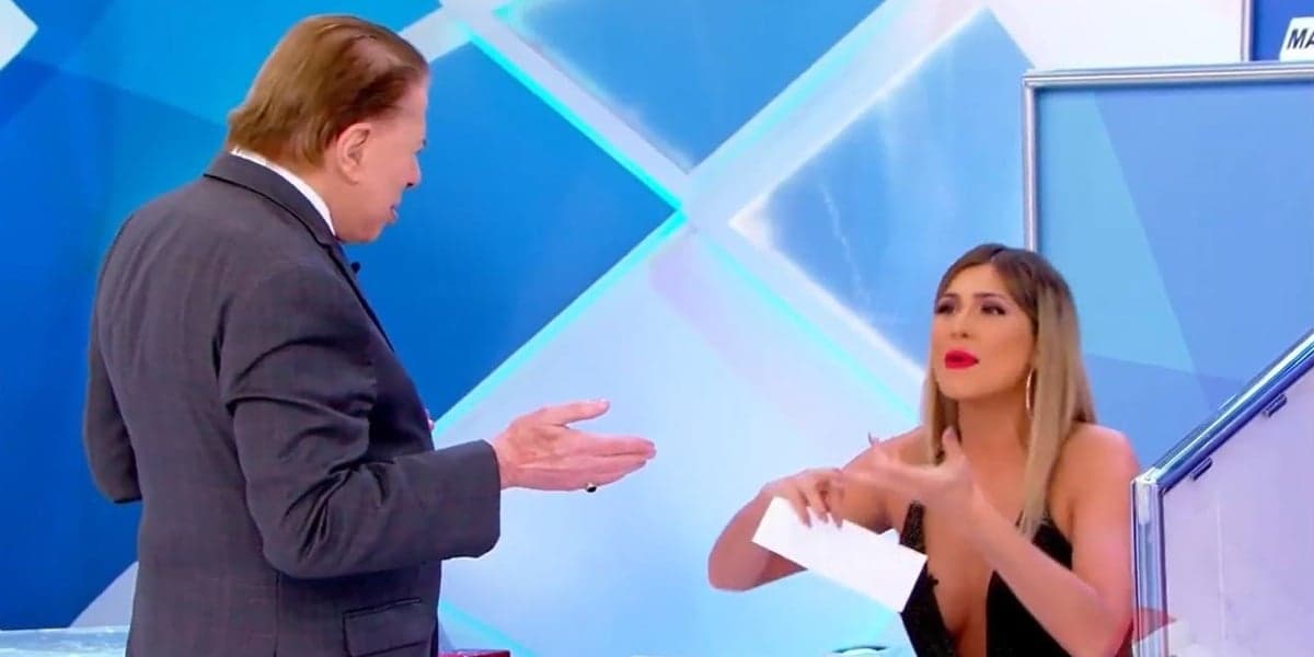 Lívia Andrade e Silvio Santos durante o Jogo dos Pontinhos (Foto: Reprodução/SBT) Lívia Andrade e Silvio Santos durante o Jogo dos Pontinhos (Foto: Reprodução/SBT)
