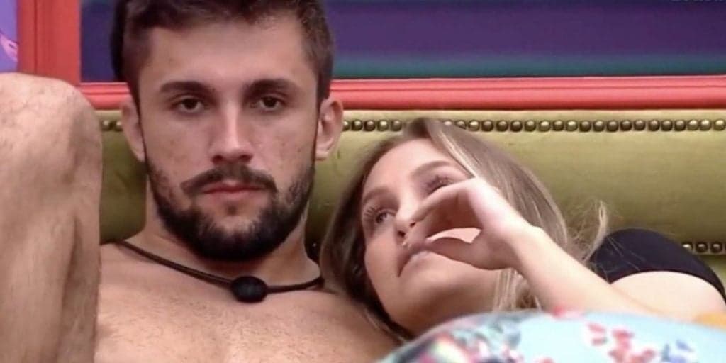 Arthur e Carla Diaz ganham fama de casal fake, são cancelados no BBB21 e verdade é dita: "Estranho"