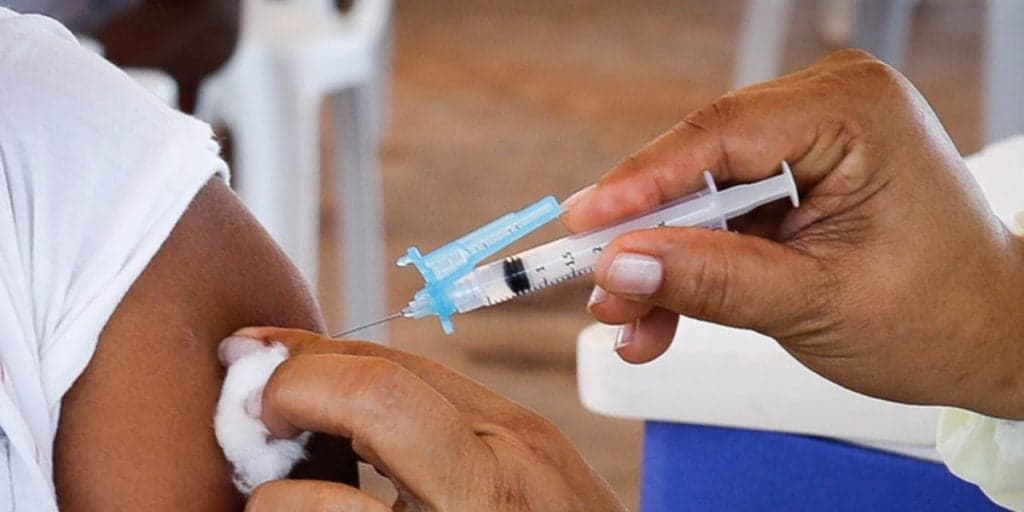 O Brasil já comprou todas as vacinas para a população? Saiba quando o nosso país estará totalmente vacinado