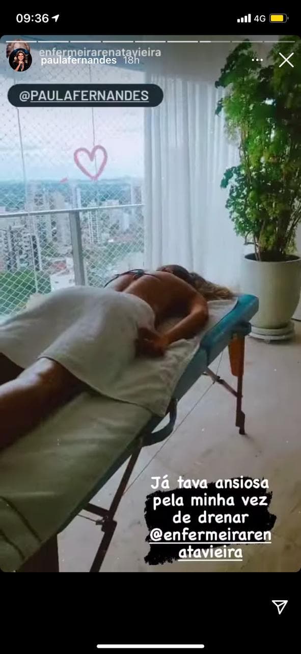 Paula Fernandes surge deitada em momento íntimo e relaxante (Reprodução) 