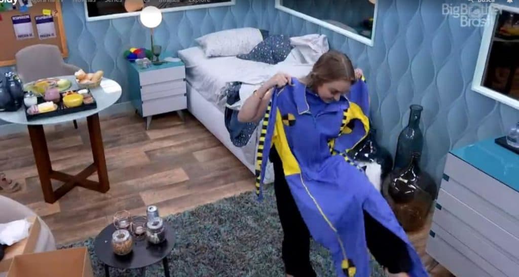 Carla Diaz recebe fantasia de "dummy" para voltar para o BBB21 e Globo derruba programa