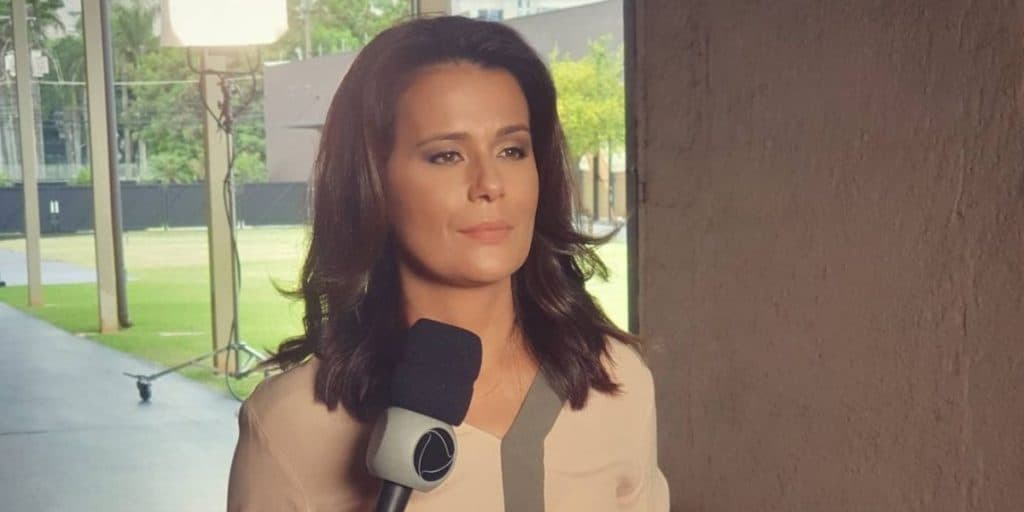 Adriana Araújo invade sinal da Record, entrega luta cruel para não ser demitida e pega em microfone: "Na firma"
