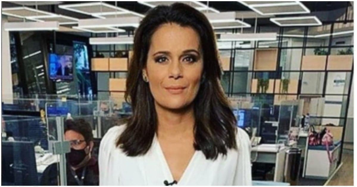 Adriana Araújo recebe carinho de colegas da Record (Foto: Reprodução)