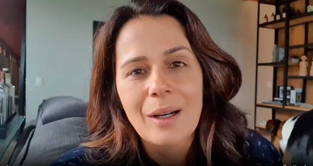 Adriana Araújo rompe o silêncio, após ser demitida da Record e tem o futuro decretado na Globo: "Me acolheram"
