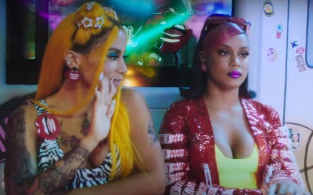MC Rebecca surge com Anitta atracada, tira roupa e deixa marmanjos enlouquecidos: “Mostraram tudo”