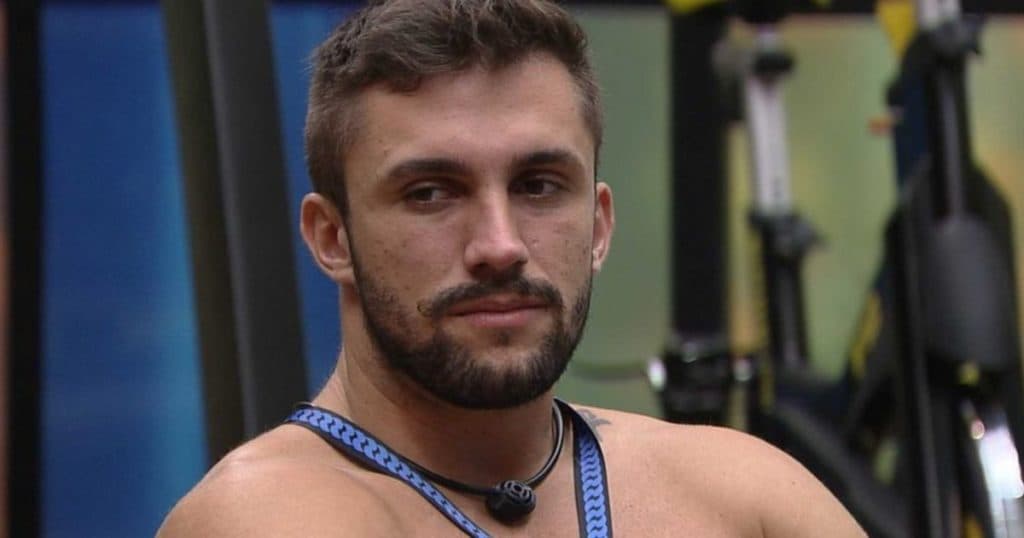 BBB21: Ex-namorada de Arthur quebra o silêncio e, após notícia de abuso, expõe participante de vez: "Não se ajuda"