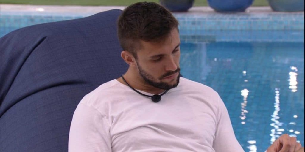 Arthur joga Carla pra escanteio no BBB21, esnoba sister e leva invertida certeira: "Decepção"