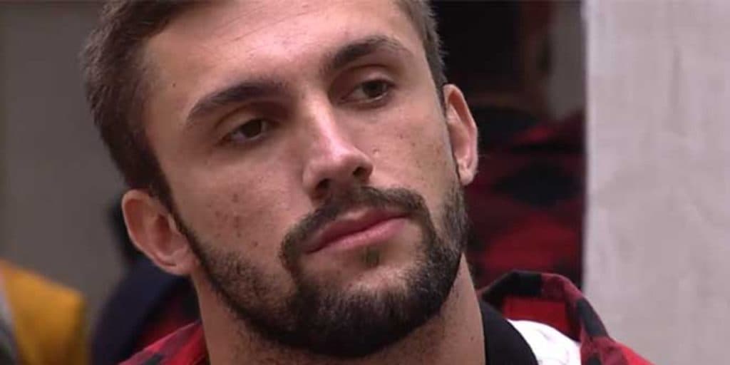 Arthur explode com Juliette, parte pra cima da sister no BBB21 e anuncia saída da advogada: "Alvo"
