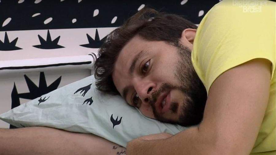 BBB21: Caio fala de Rodolffo pelas costas e desaprova comportamento do cantor: "Não faria nunca''