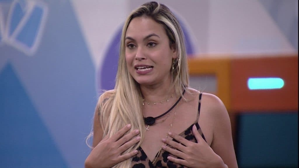 Sarah se descontrola, detona Caio no BBB21 e rasga o verbo antes de paredão: "Fez de cachorrinho"