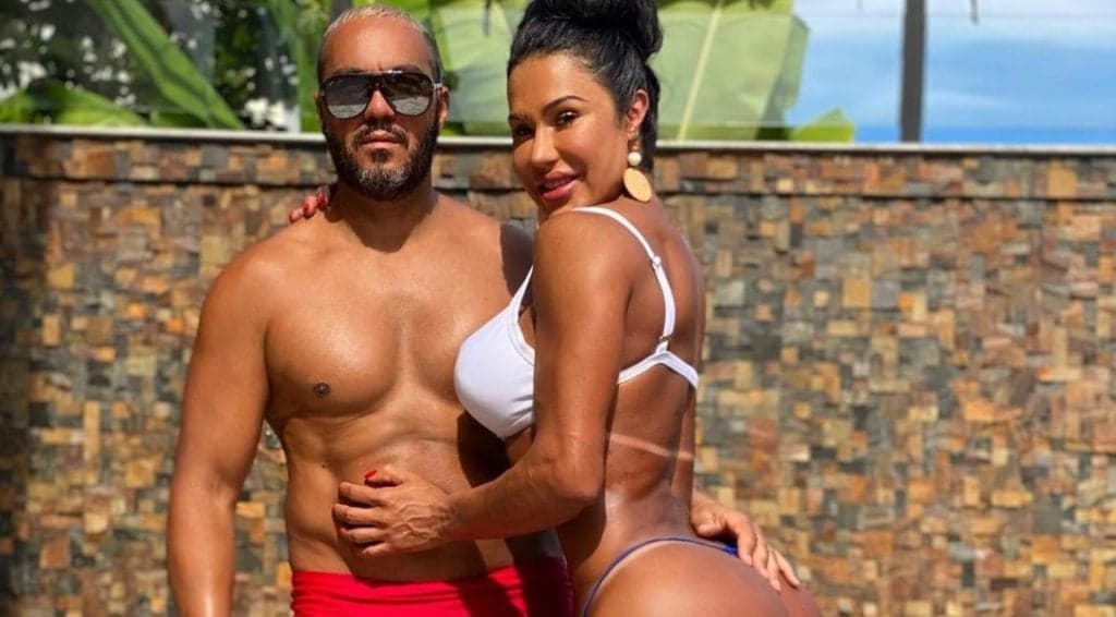Belo surge com “mala” imensa na cueca marcando o formato e público fica em choque: “25 cm”