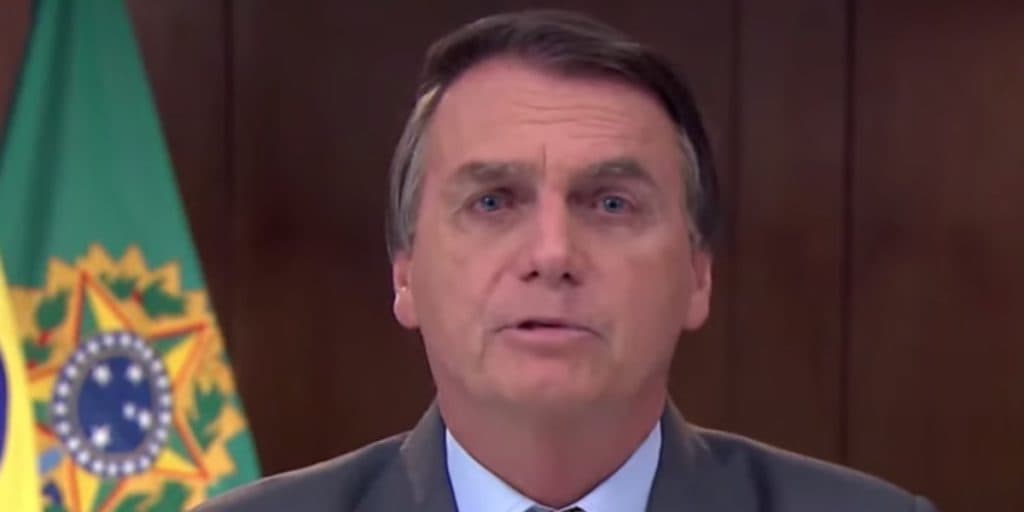 Bolsonaro é acusado de mentir, esnoba recorde de mortes por Covid-19 e mostra Brasil como exemplo na pandemia