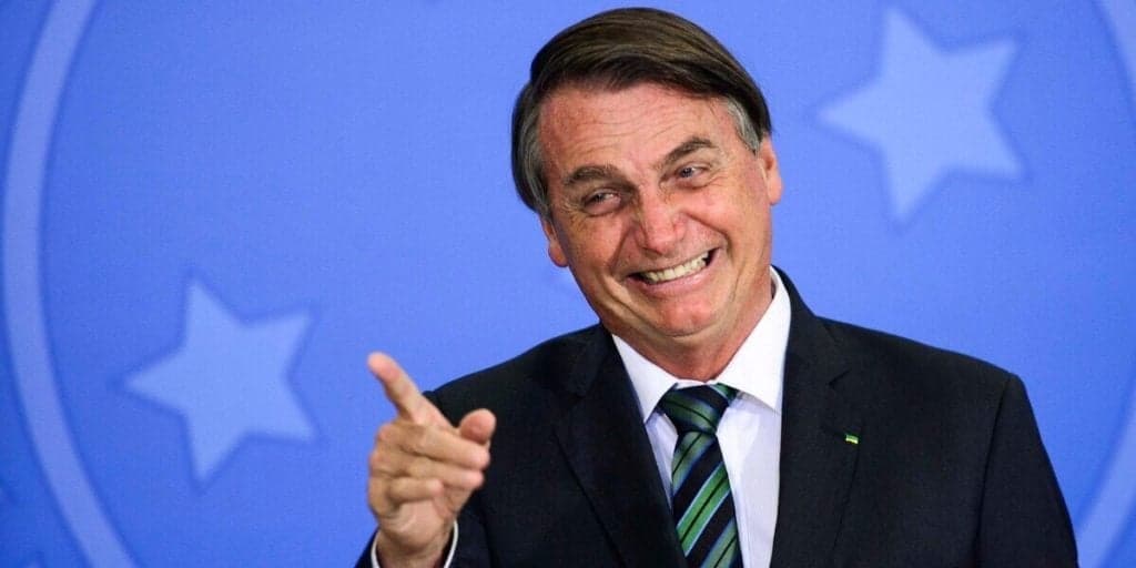 Bolsonaro abre vantagem sobre Lula nas eleições de 2022 e deixa concorrência no cheirinho