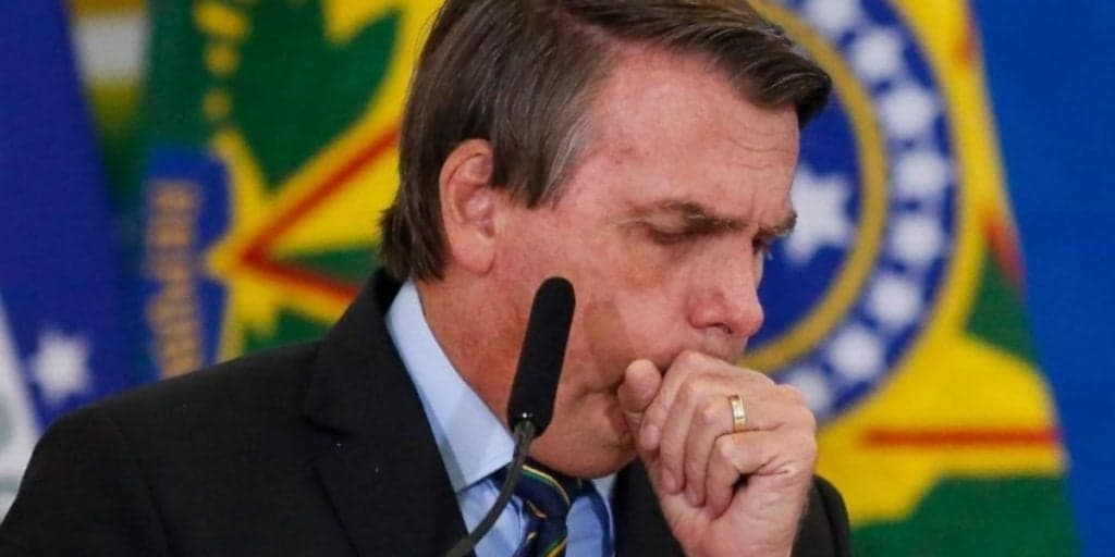 Bolsonaro ignora milhares de mortes por Covid-19, distribui ousadia e culpa lockdown pelo desemprego: "Diretamente"