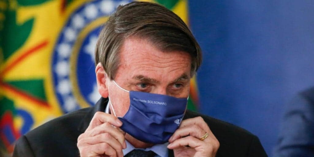Bolsonaro esnoba mortes por Covid-19, critica lockdown e afirma que Brasil não pode parar