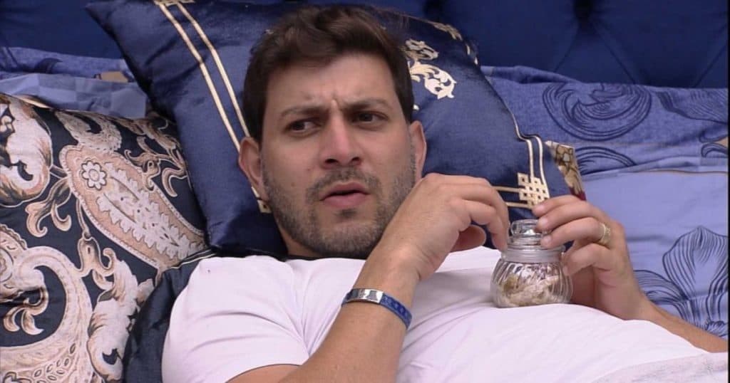 BBB21: Caio é chamado às pressas no confessionário e tem veredito dado após revelar sintomas de Covid: "Grave"