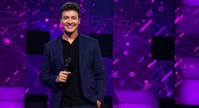 Rodrigo Faro vê grave acidente no palco do seu programa e ambulância é chamada às pressas na Record: "Pânico"